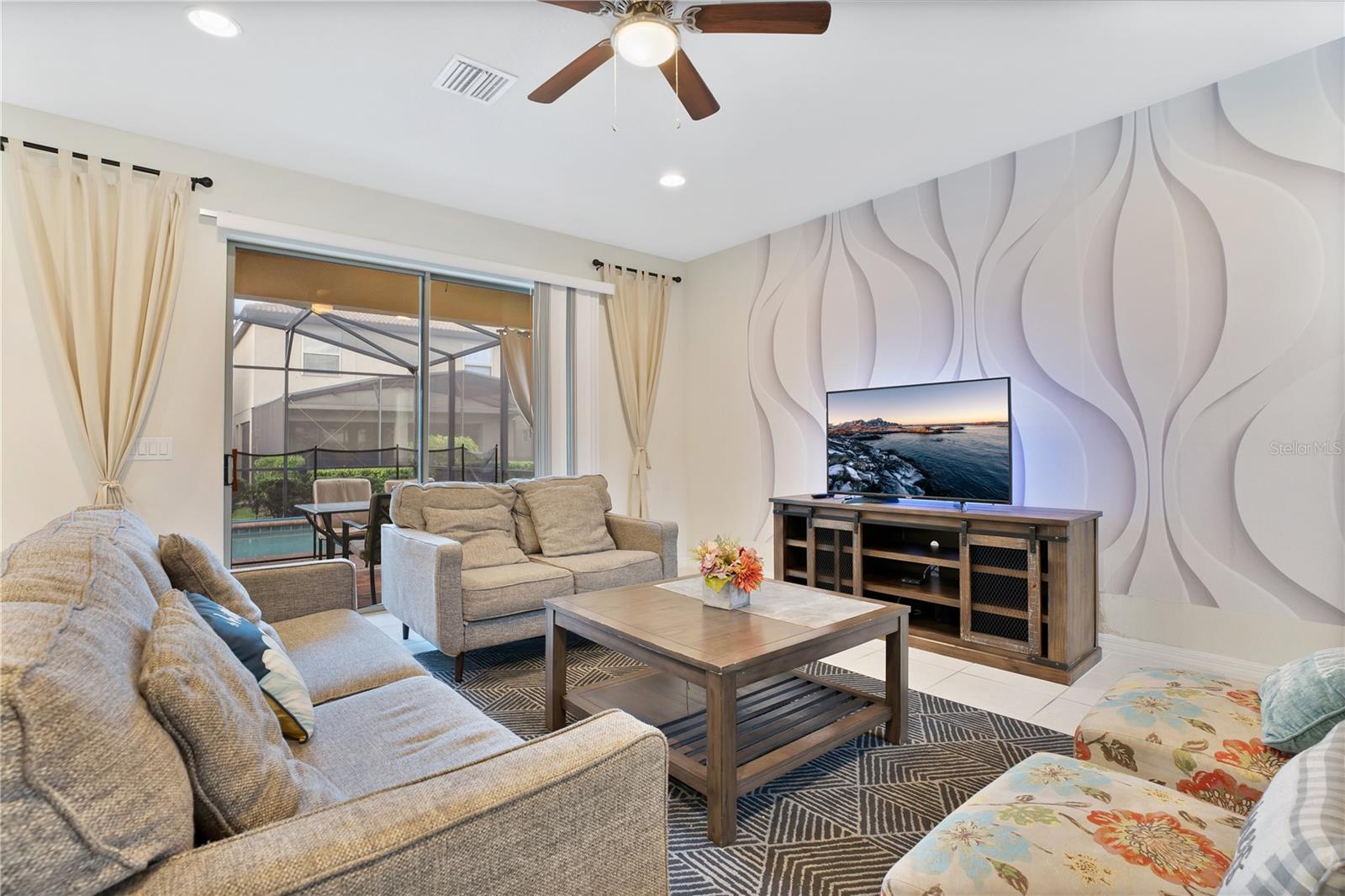 WINDSOR AT WESTSIDE - Residential