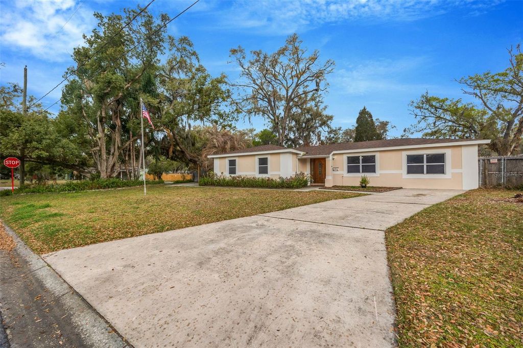 Photo of 1201 N Palm Drive, Plant City, FL 33563 (MLS # TB8479259)
