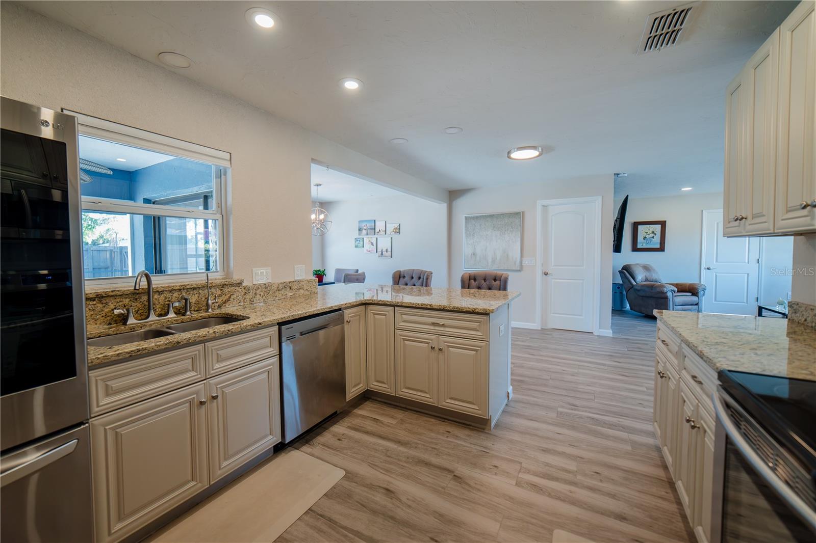 SOUTH VENICE - Residential