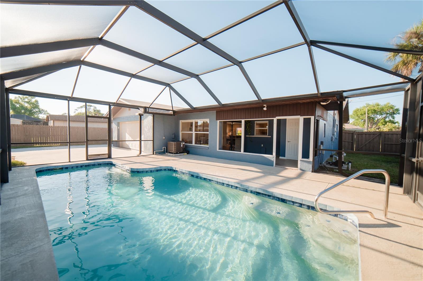 SOUTH VENICE - Residential