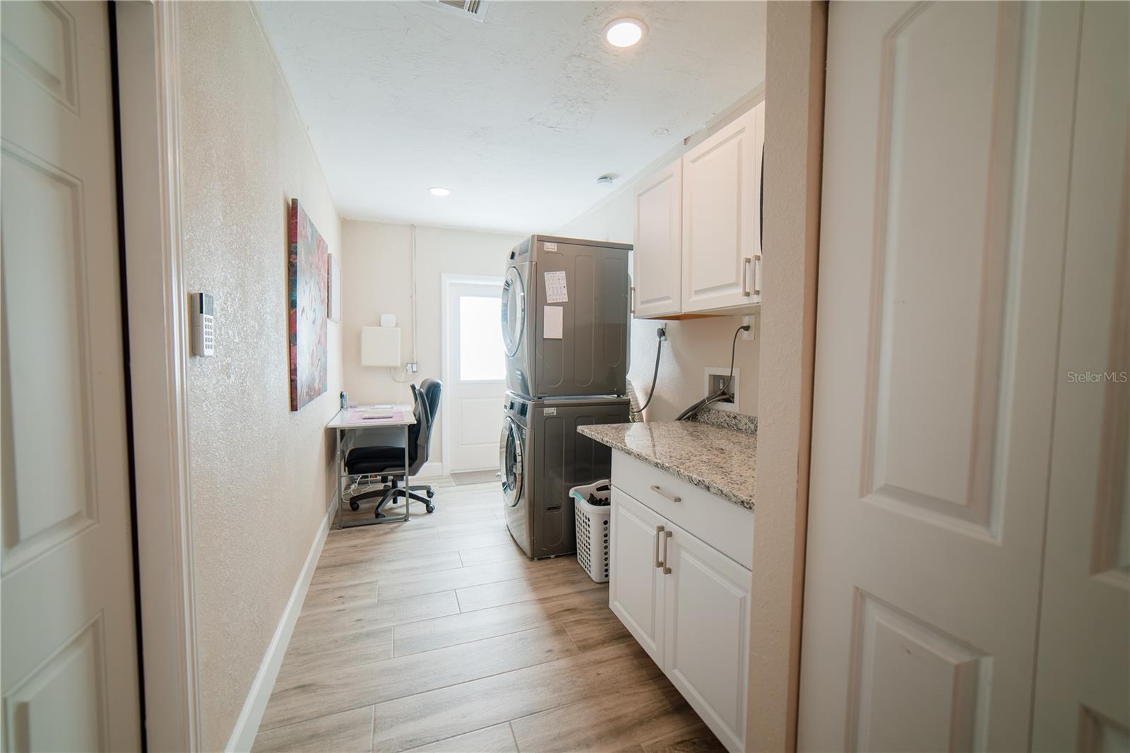 SOUTH VENICE - Residential