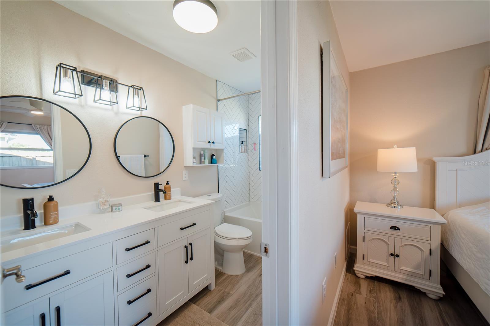 SOUTH VENICE - Residential