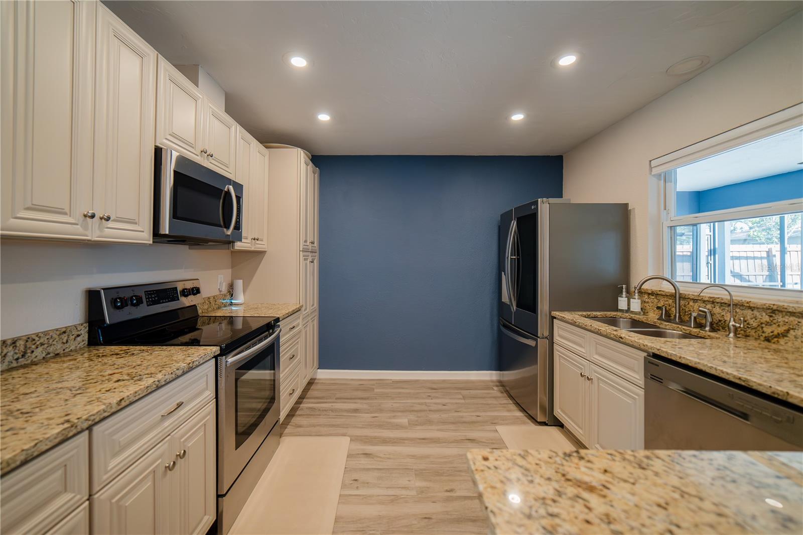 SOUTH VENICE - Residential