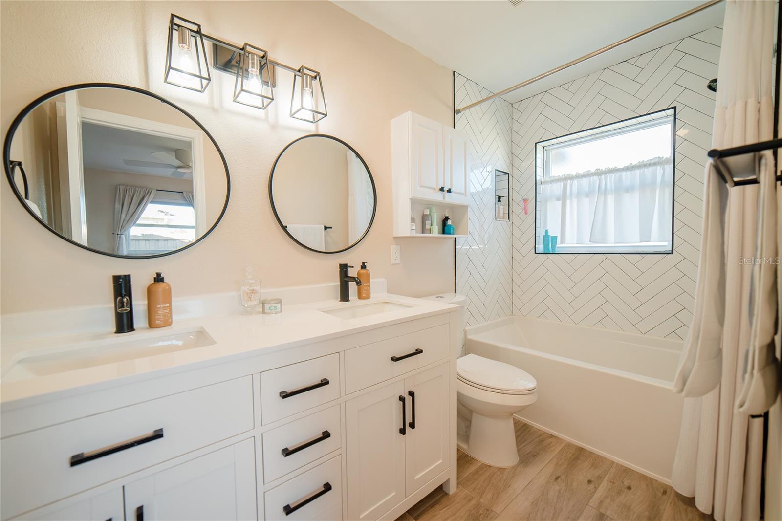 SOUTH VENICE - Residential