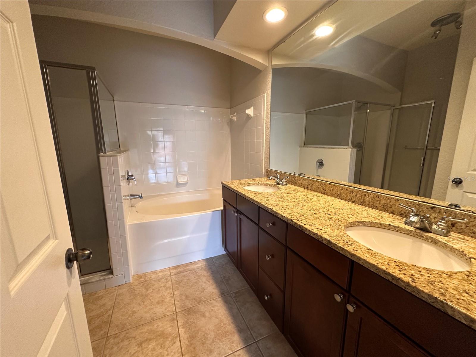 NOTTING HILL A CONDO - Residential