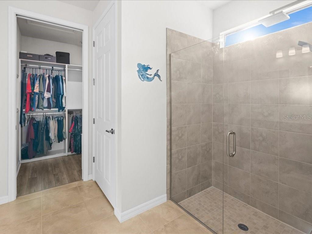 ISLANDWALK/THE WEST VLGS PH 6 - Residential