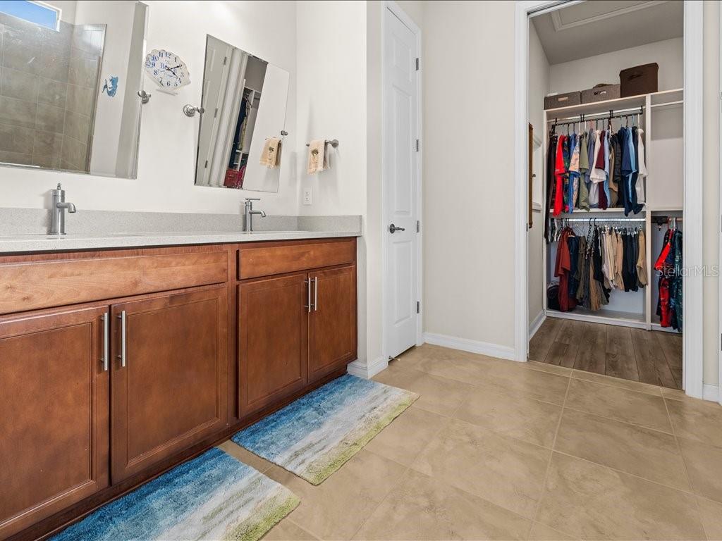 ISLANDWALK/THE WEST VLGS PH 6 - Residential