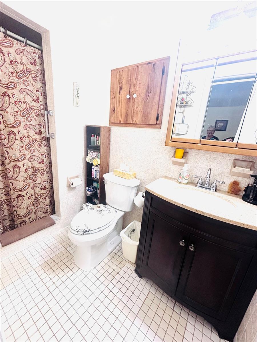 UNREC PORTIONS SE 01/4 NW 01/4 & NW 01/4 - Residential