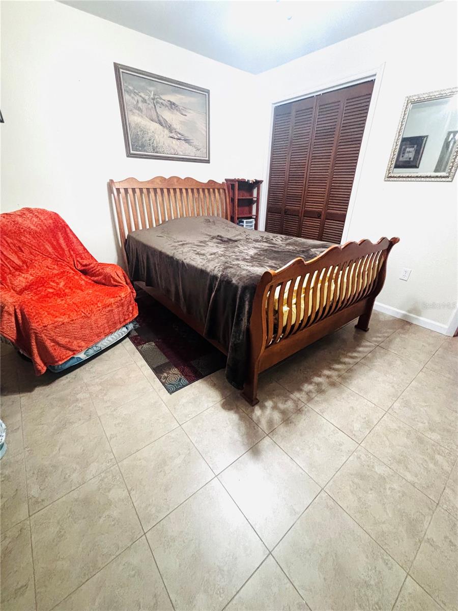 UNREC PORTIONS SE 01/4 NW 01/4 & NW 01/4 - Residential