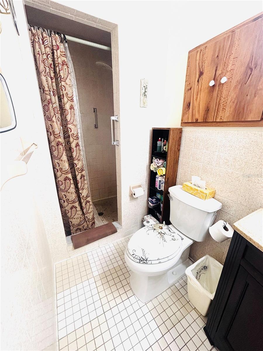 UNREC PORTIONS SE 01/4 NW 01/4 & NW 01/4 - Residential