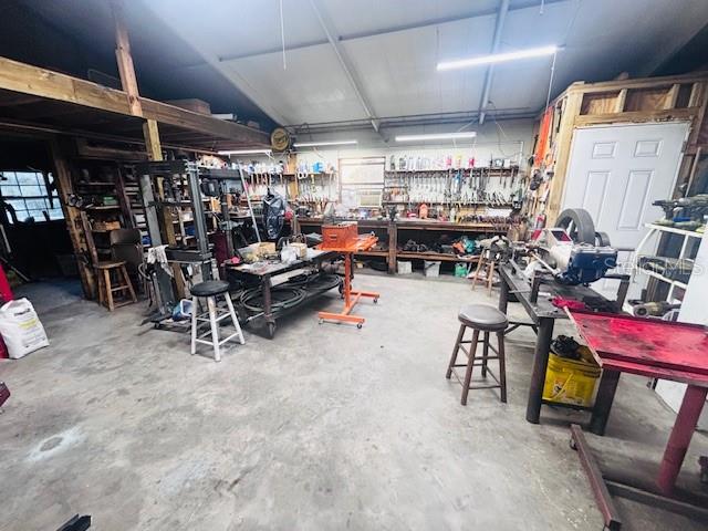 UNREC PORTIONS SE 01/4 NW 01/4 & NW 01/4 - Residential