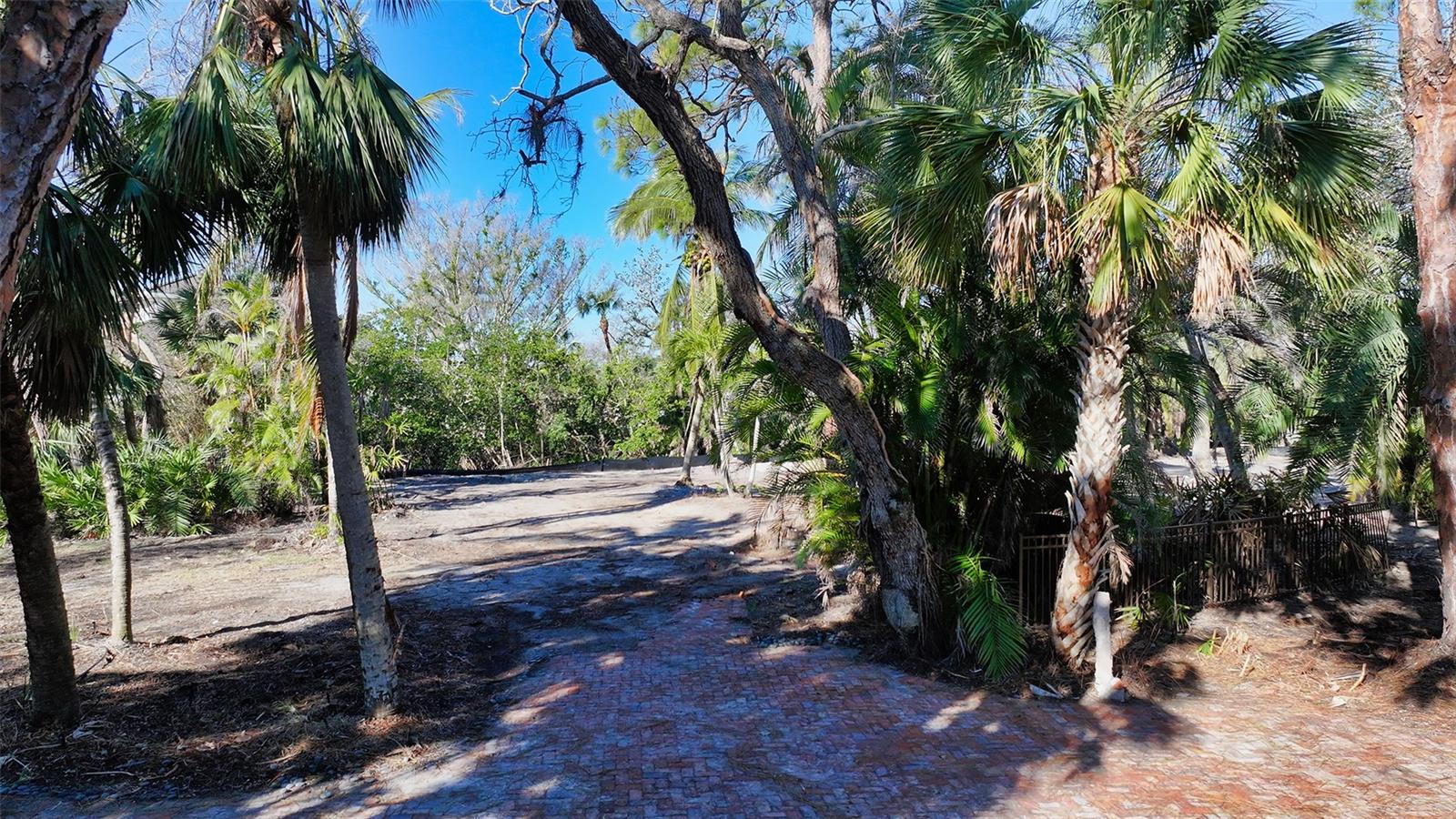 SIESTA PROPERTIES INC - Land