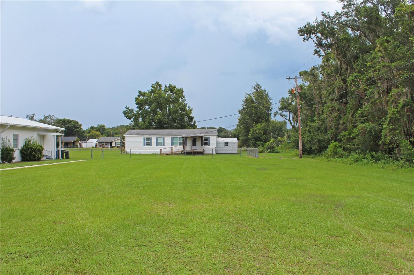 1405 MAPLE STREET