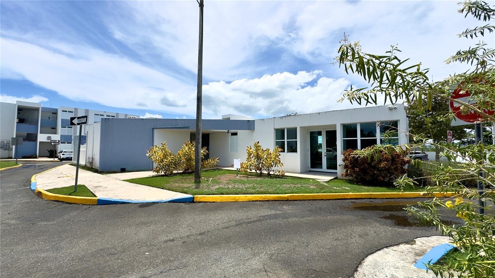 2 COND. GARDEN VIEW 4-42