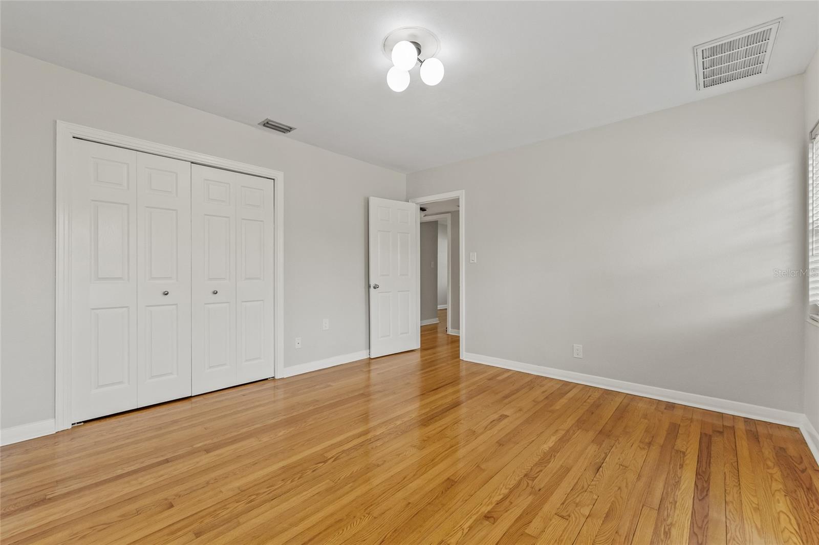 RIVERSIDE NORTH - Residential Lease