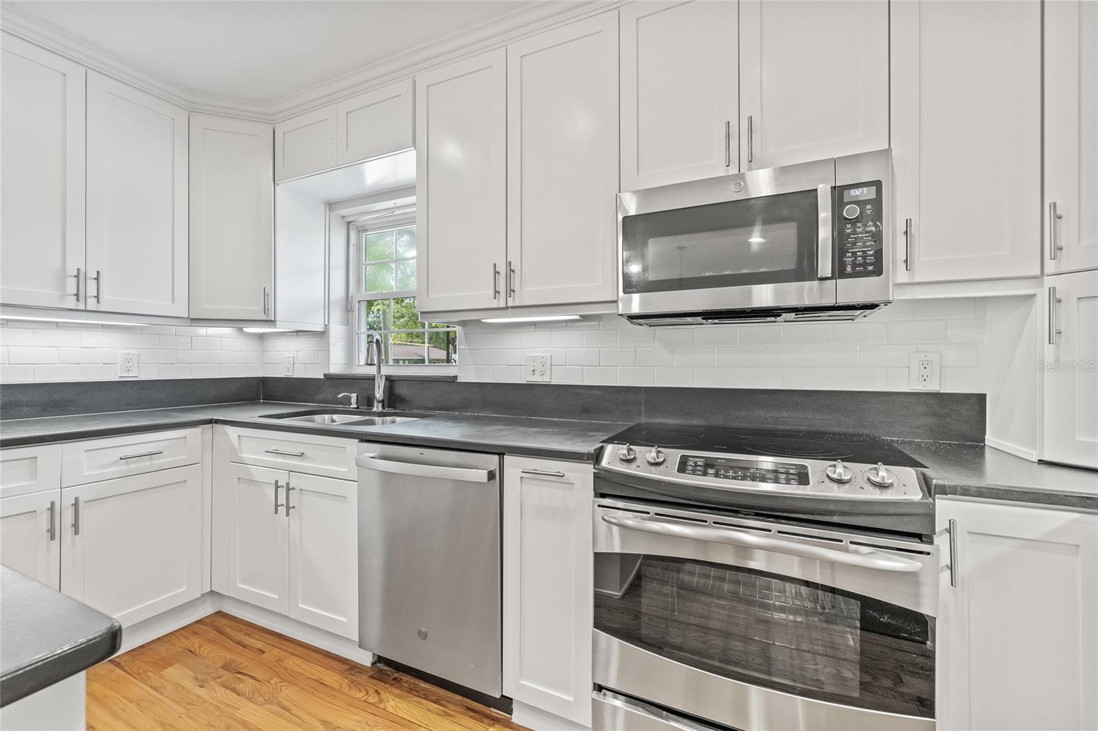 RIVERSIDE NORTH - Residential Lease