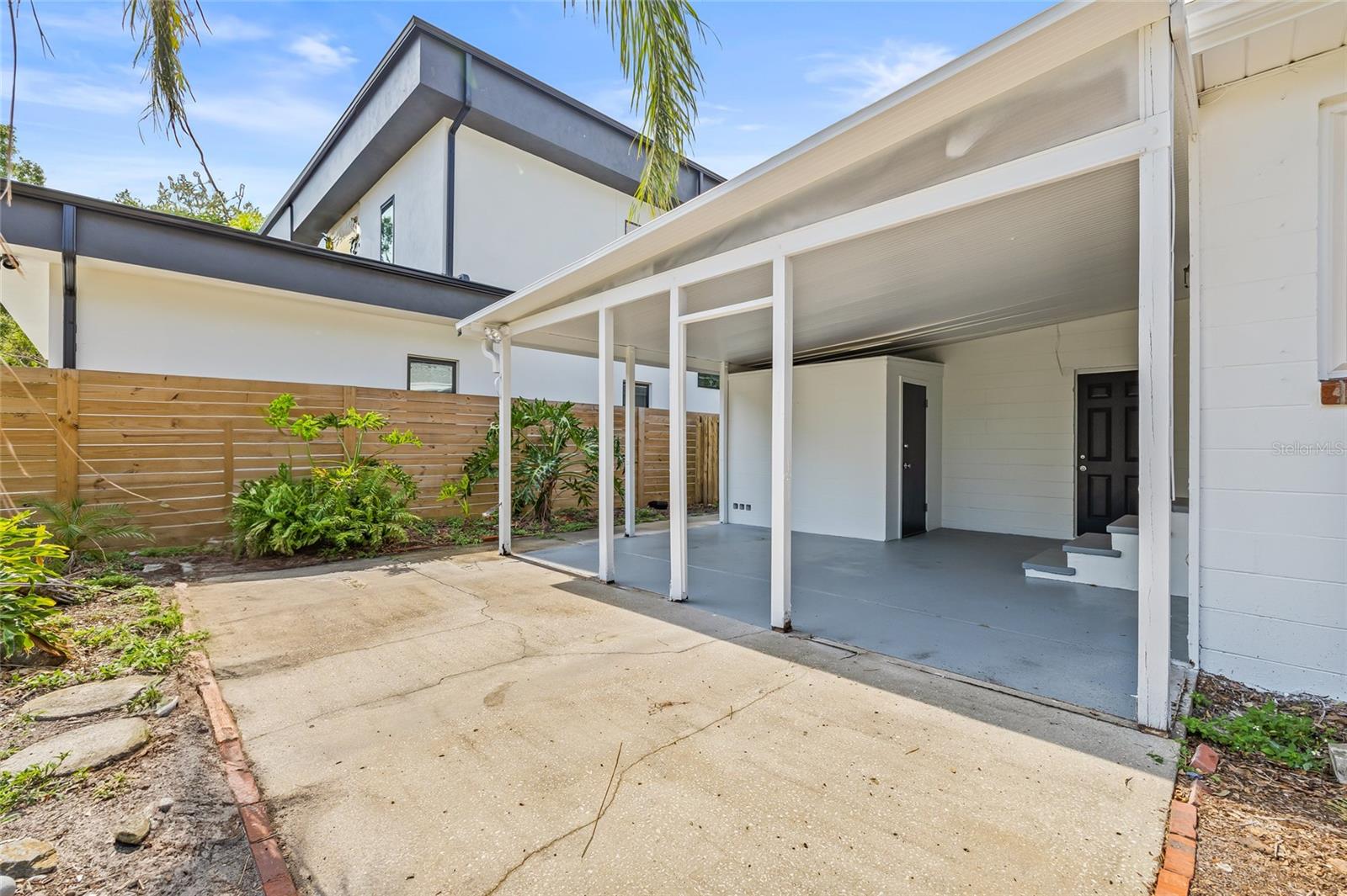 RIVERSIDE NORTH - Residential Lease