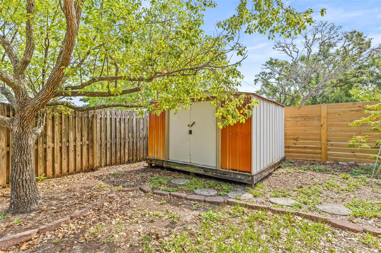 RIVERSIDE NORTH - Residential Lease