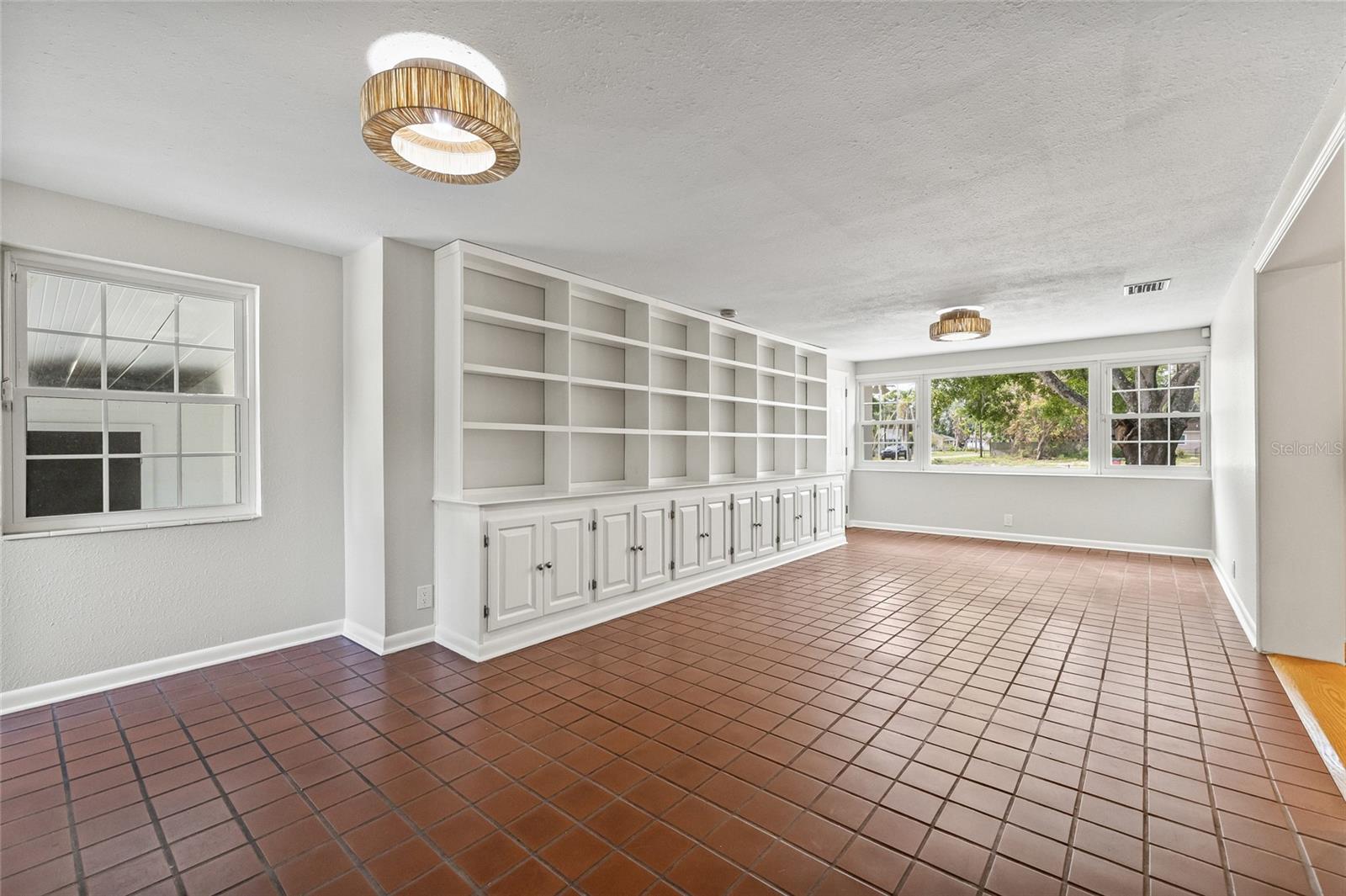 RIVERSIDE NORTH - Residential Lease