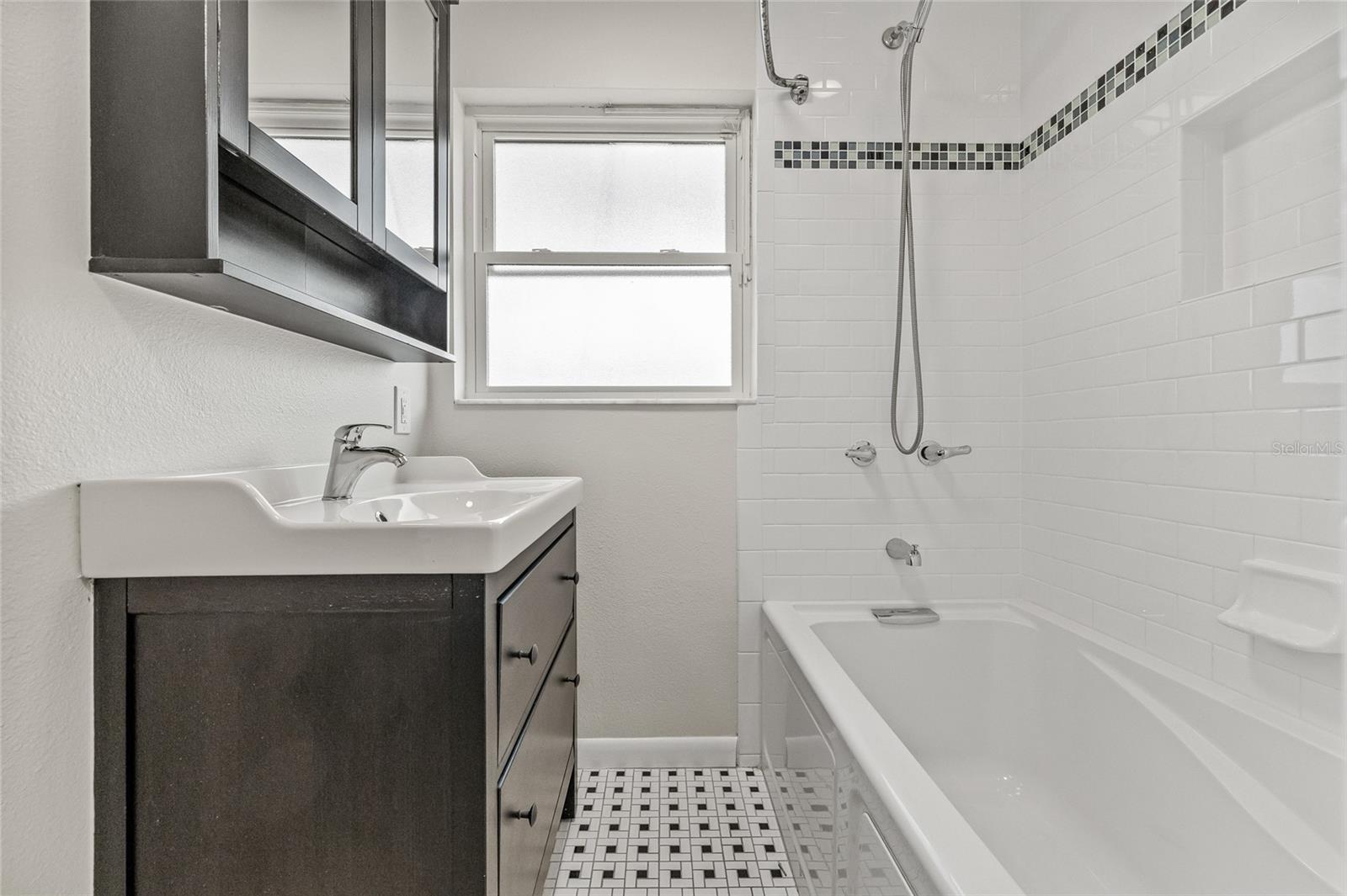 RIVERSIDE NORTH - Residential Lease