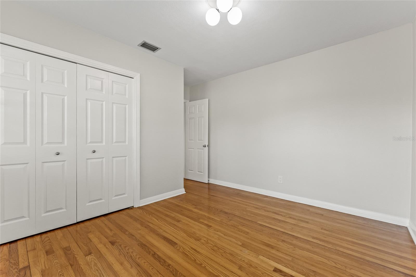 RIVERSIDE NORTH - Residential Lease