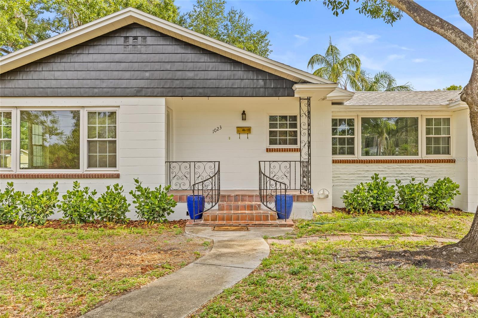 RIVERSIDE NORTH - Residential Lease