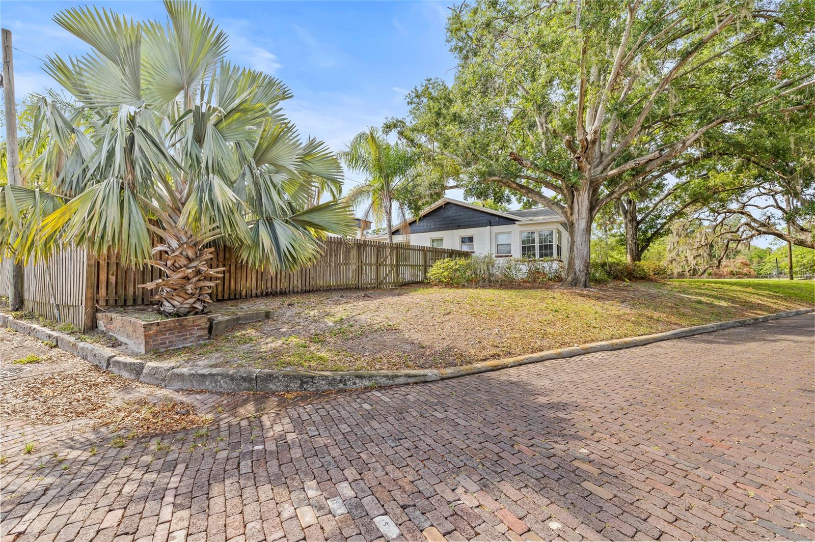 RIVERSIDE NORTH - Residential Lease