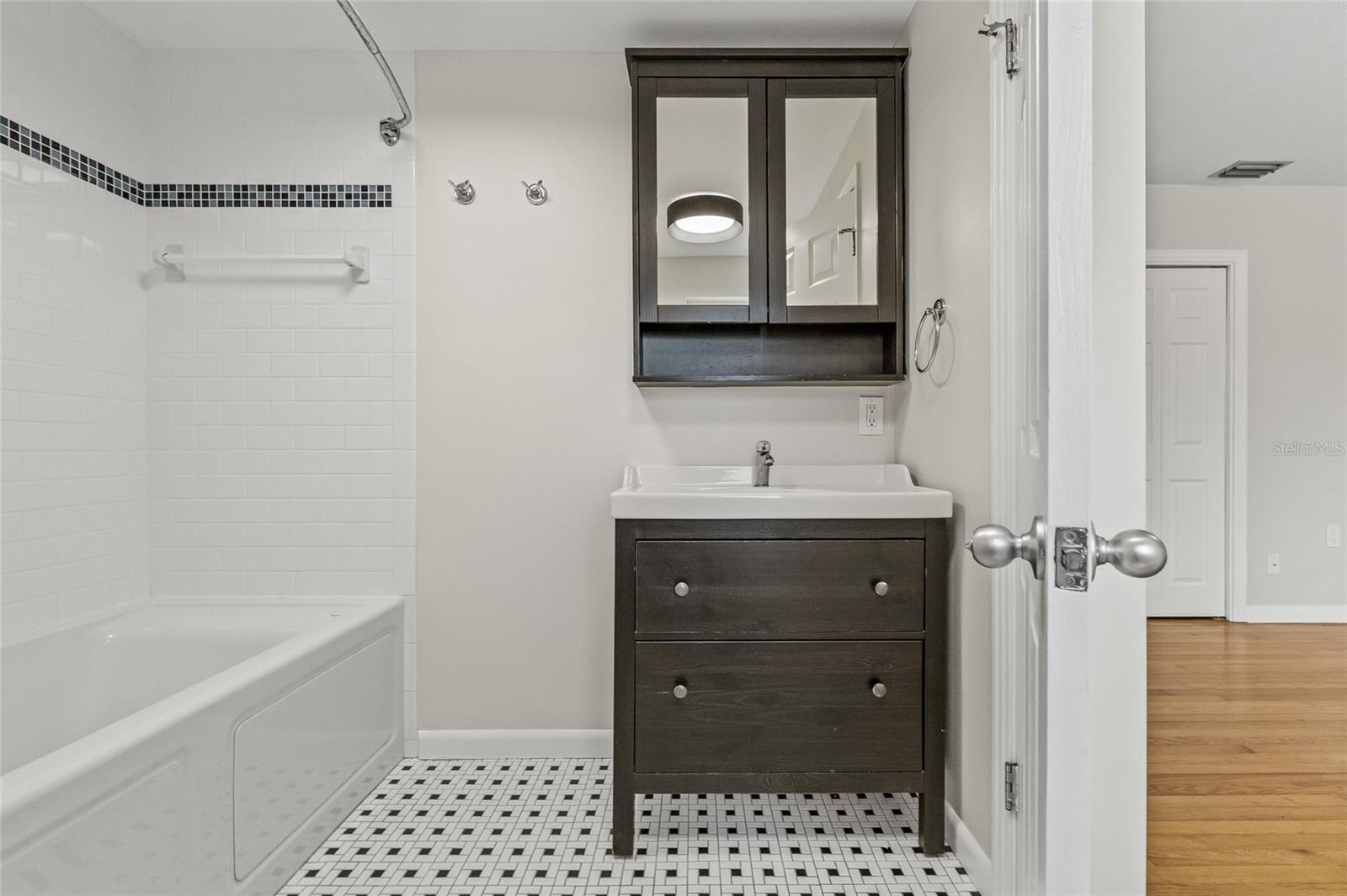 RIVERSIDE NORTH - Residential Lease