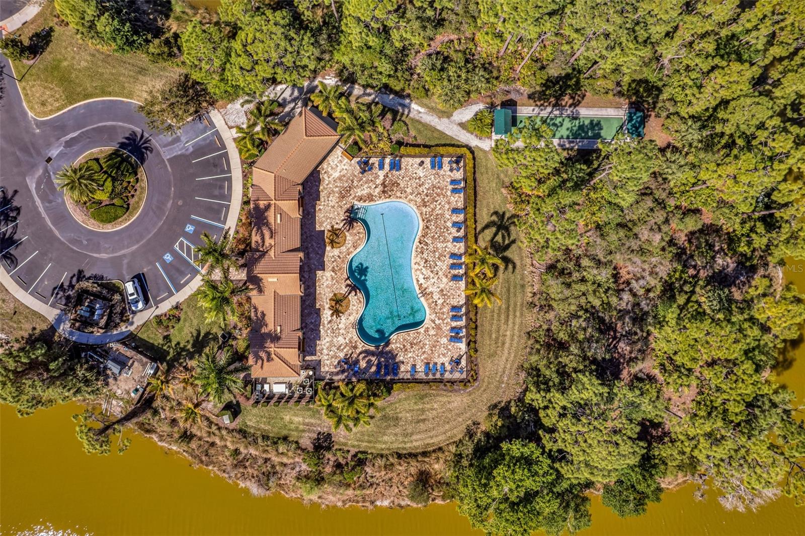 CARIBBEAN VILLAGE - Residential