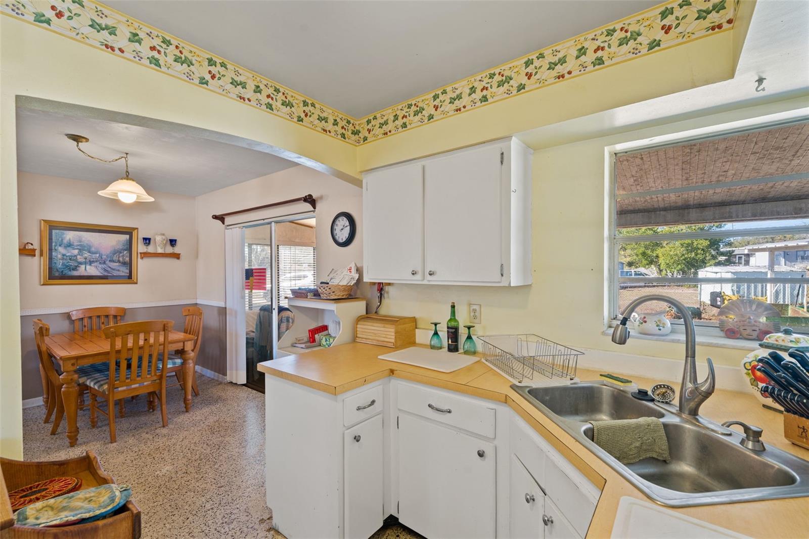 SPRING HILL UNIT 1 BLK 50 LOT 17 - Residential