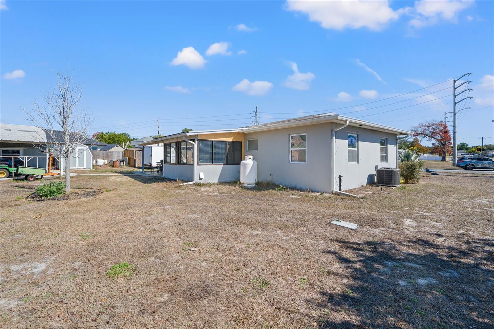 SPRING HILL UNIT 1 BLK 50 LOT 17 - Residential