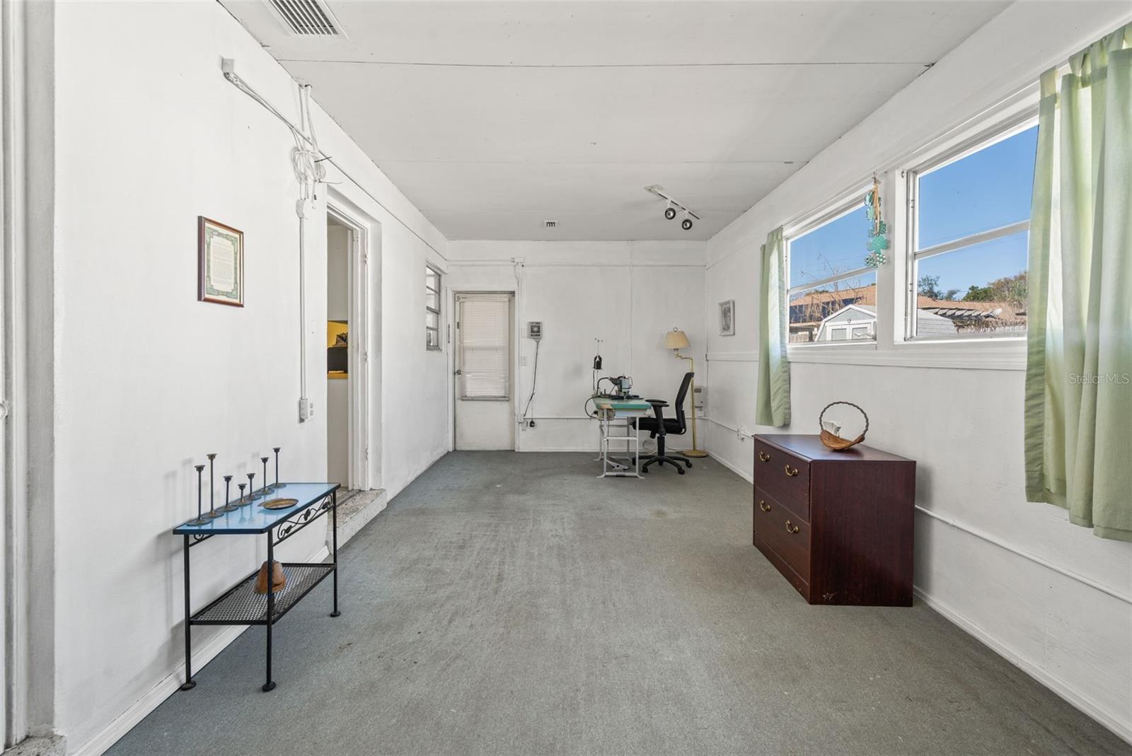 SPRING HILL UNIT 1 BLK 50 LOT 17 - Residential