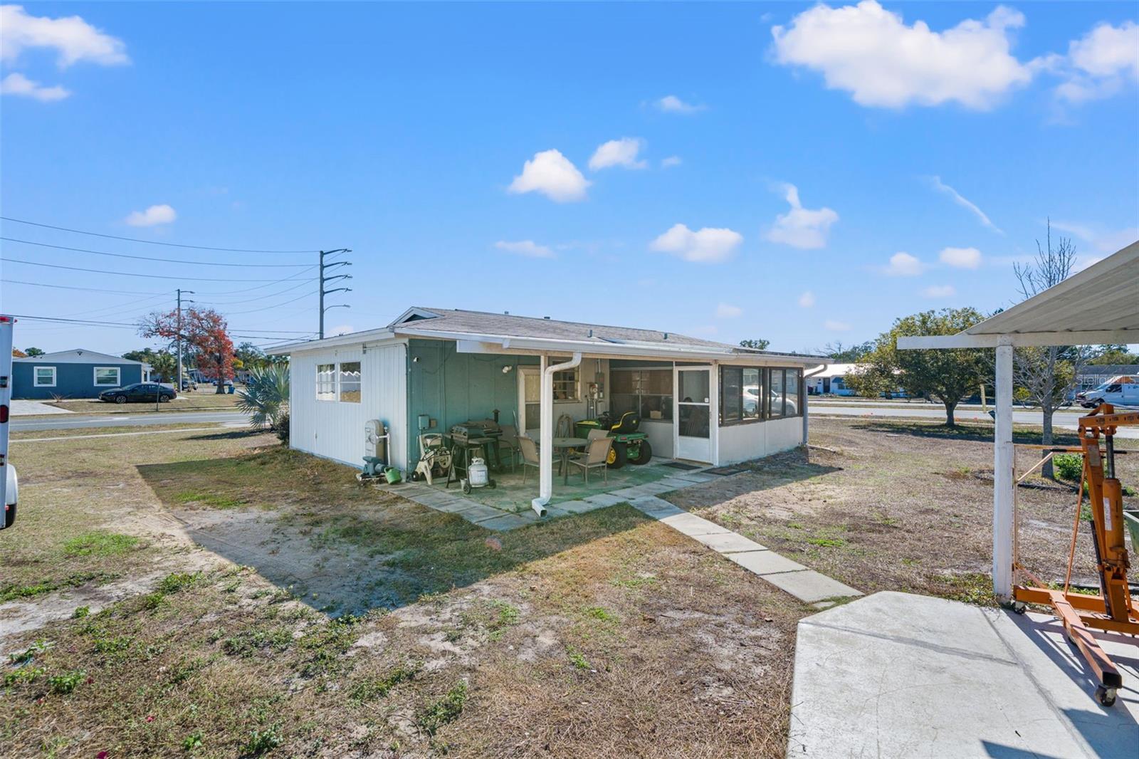 SPRING HILL UNIT 1 BLK 50 LOT 17 - Residential