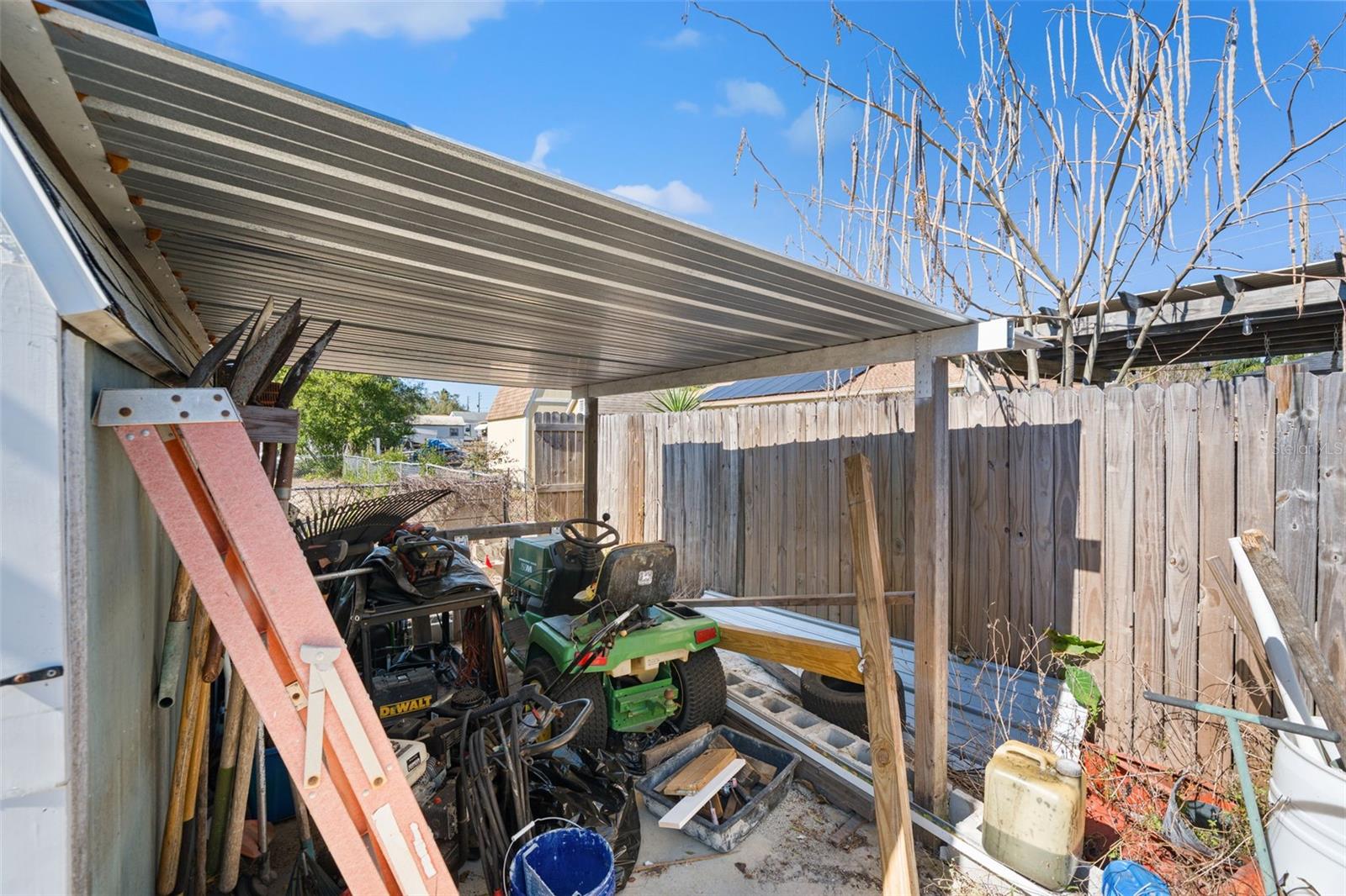 SPRING HILL UNIT 1 BLK 50 LOT 17 - Residential