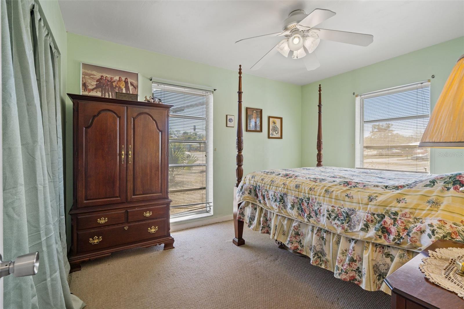 SPRING HILL UNIT 1 BLK 50 LOT 17 - Residential