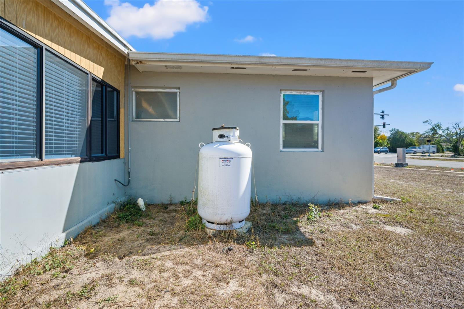 SPRING HILL UNIT 1 BLK 50 LOT 17 - Residential