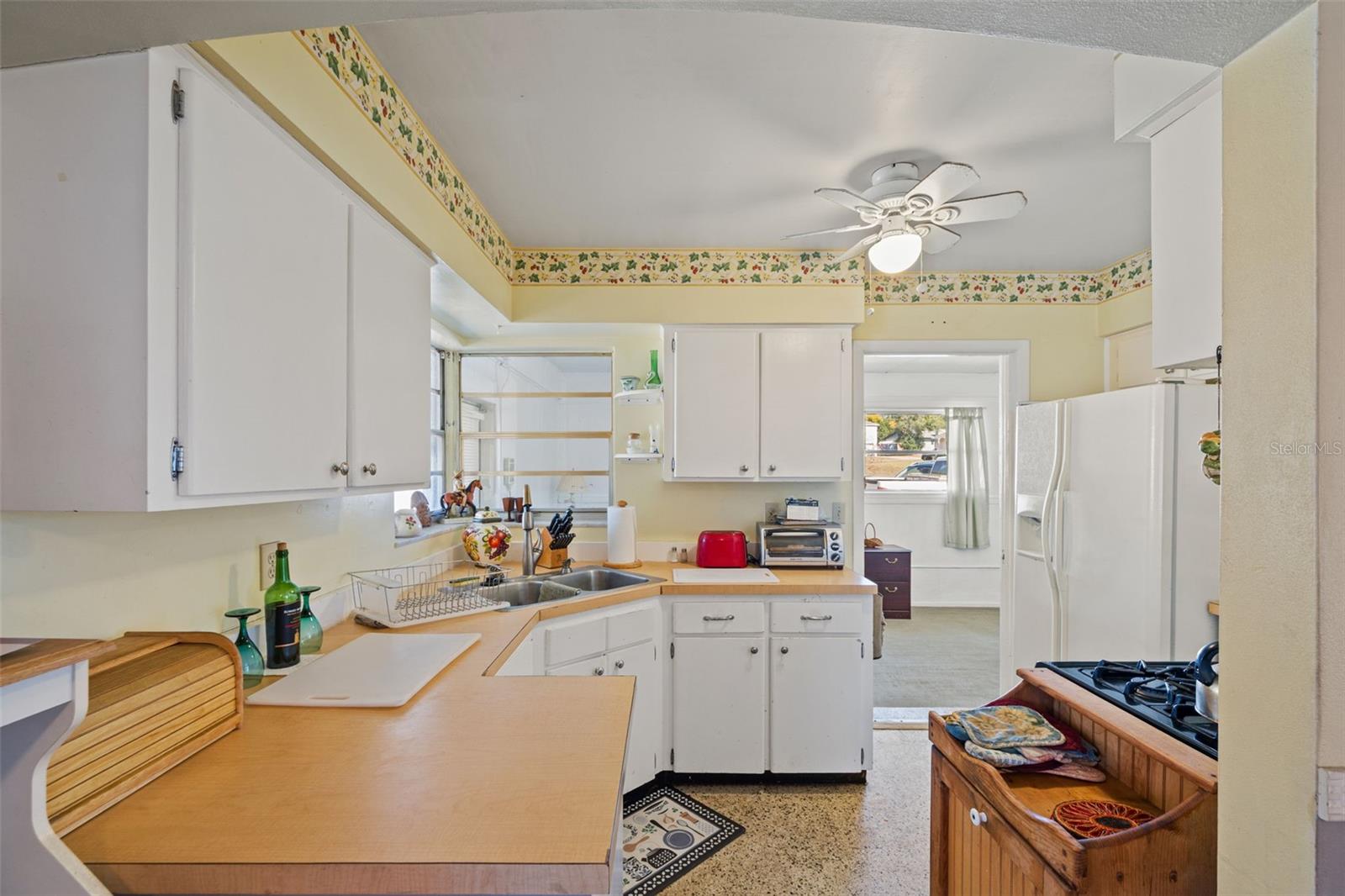 SPRING HILL UNIT 1 BLK 50 LOT 17 - Residential