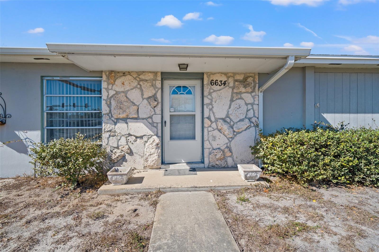 SPRING HILL UNIT 1 BLK 50 LOT 17 - Residential