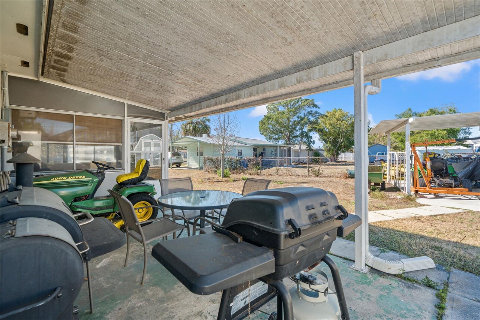 SPRING HILL UNIT 1 BLK 50 LOT 17 - Residential