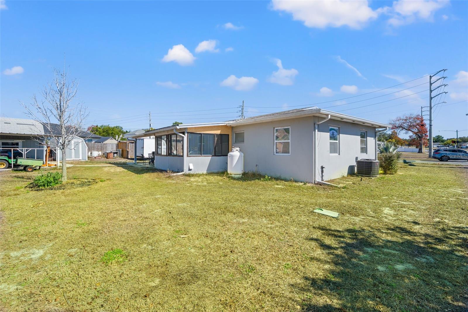 SPRING HILL UNIT 1 BLK 50 LOT 17 - Residential