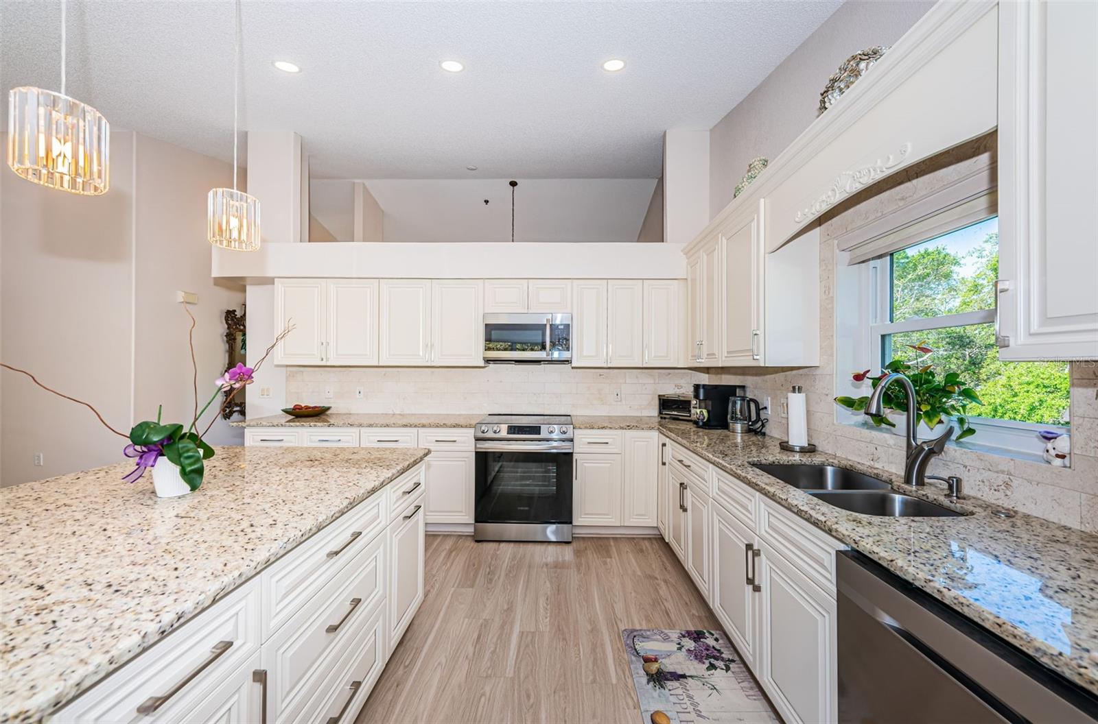 ON TOP OF THE WORLD - Residential