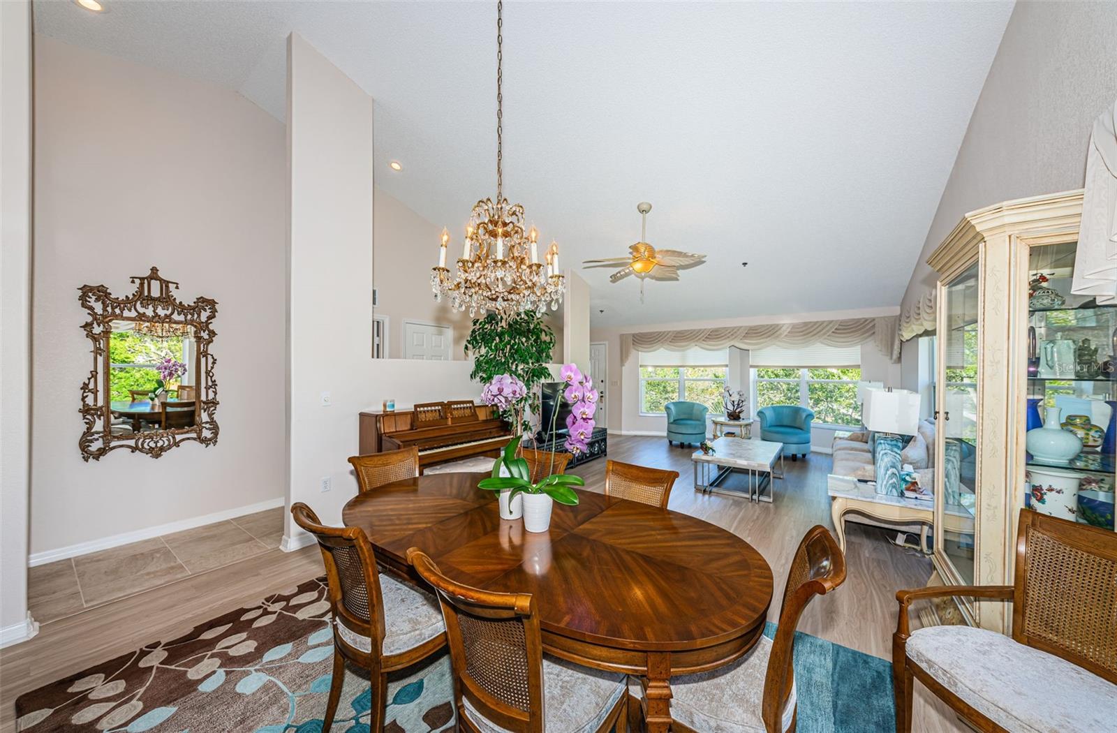 ON TOP OF THE WORLD - Residential