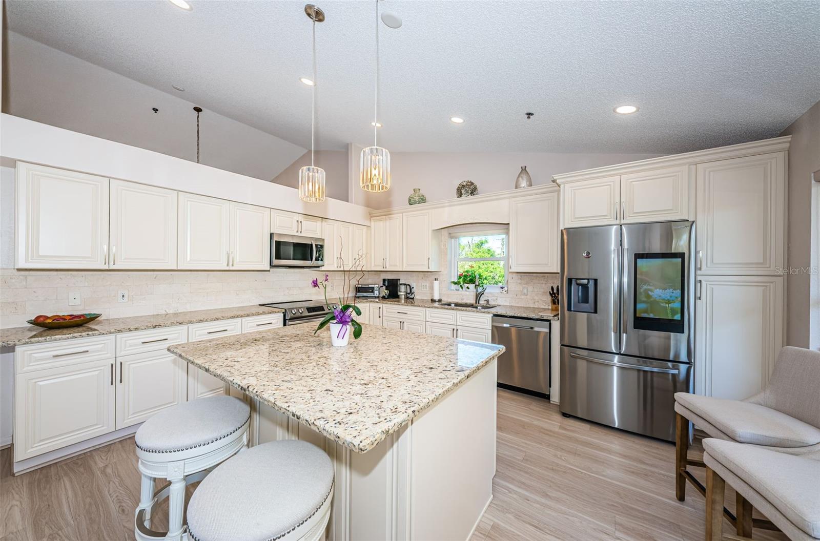 ON TOP OF THE WORLD - Residential