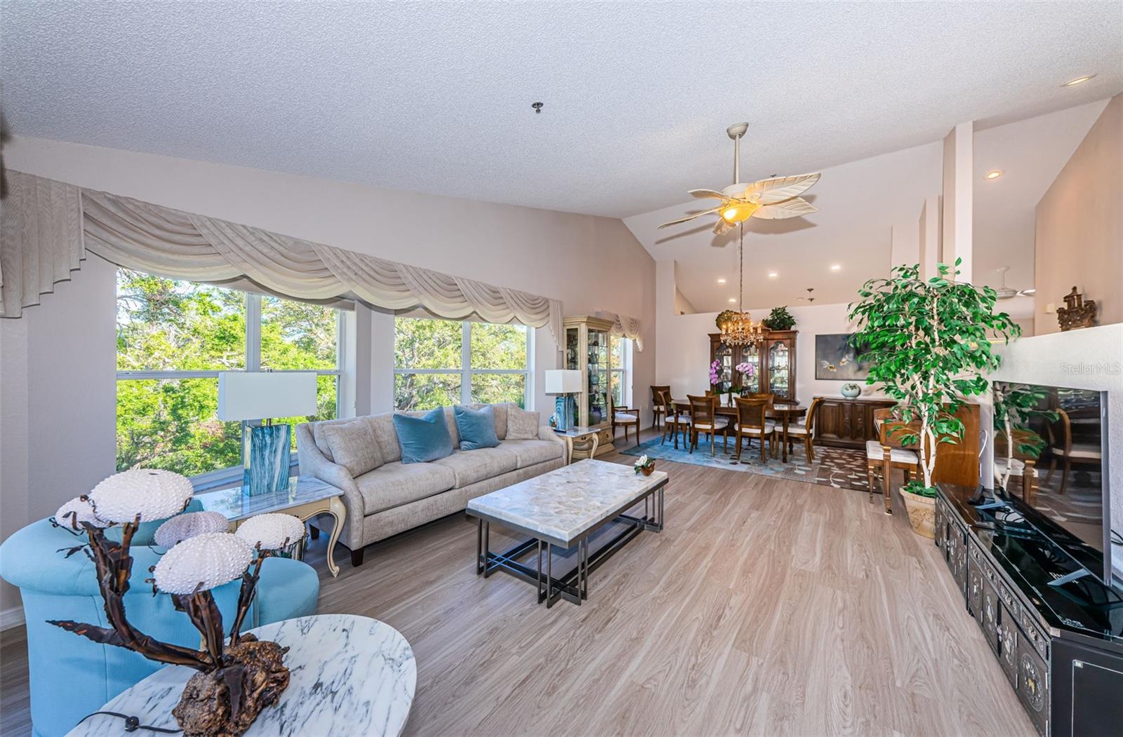 ON TOP OF THE WORLD - Residential