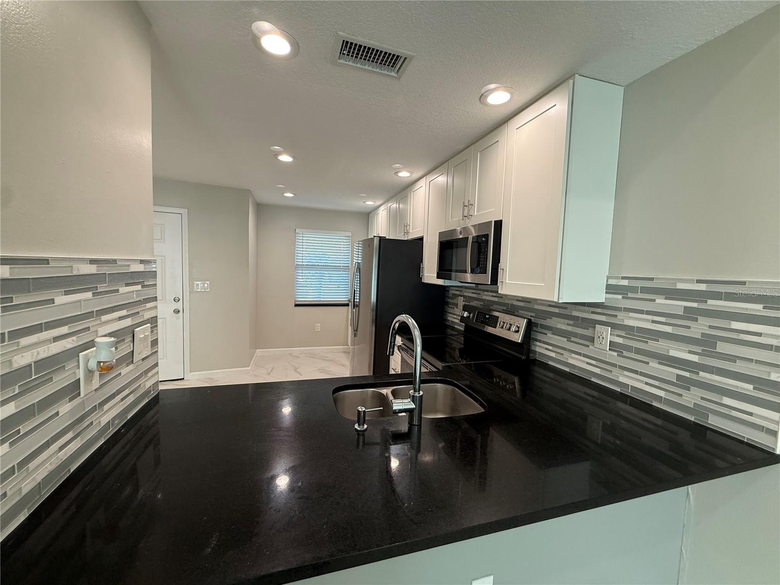 HIDDEN LAKE VILLAS - Residential Lease