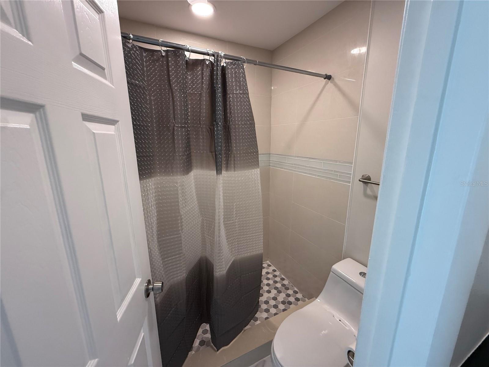 HIDDEN LAKE VILLAS - Residential Lease