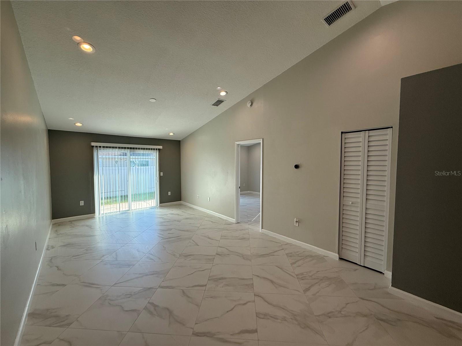 HIDDEN LAKE VILLAS - Residential Lease