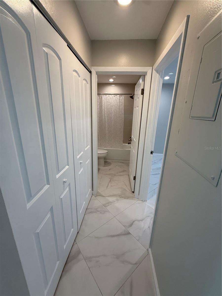 HIDDEN LAKE VILLAS - Residential Lease