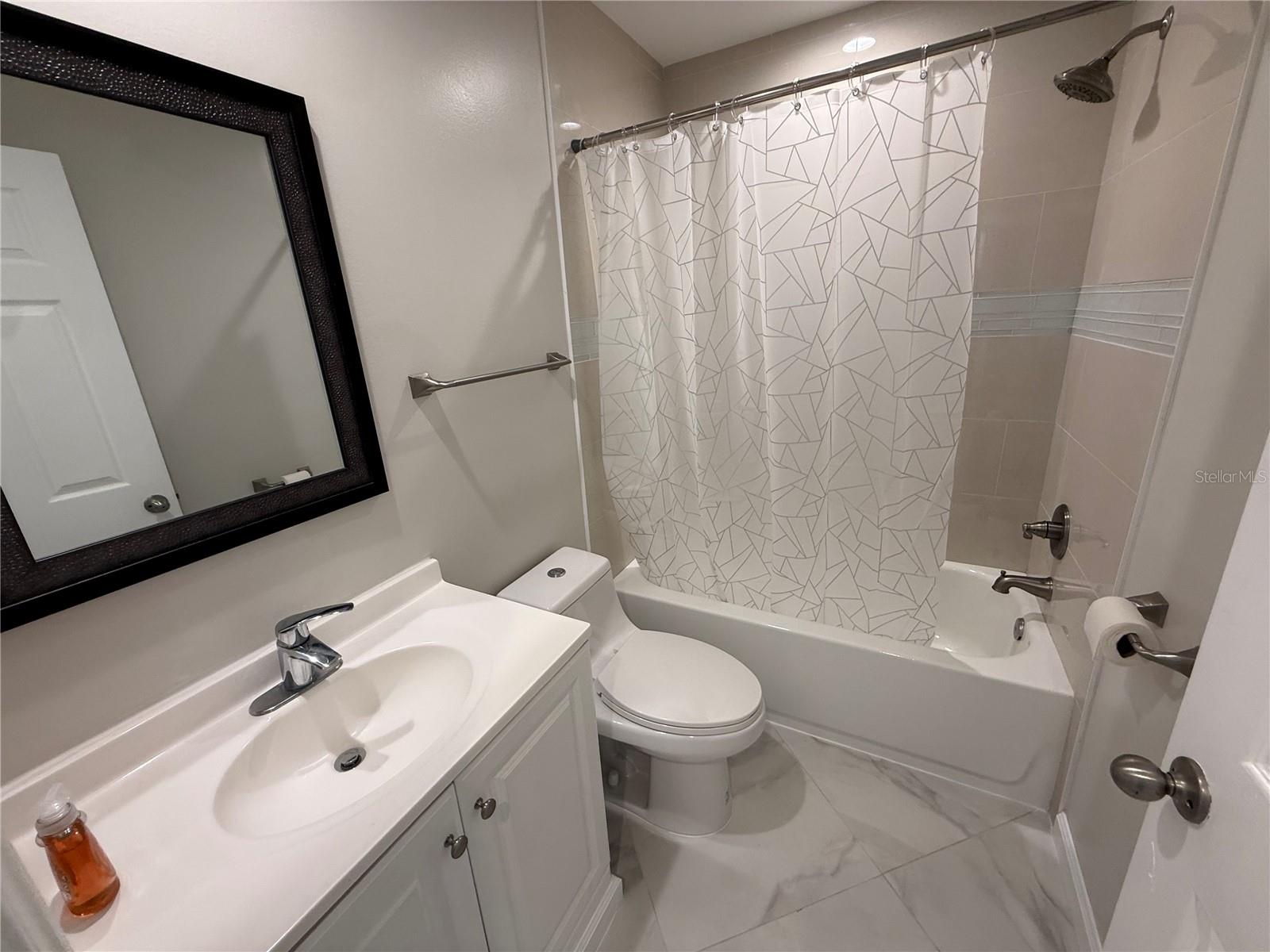 HIDDEN LAKE VILLAS - Residential Lease