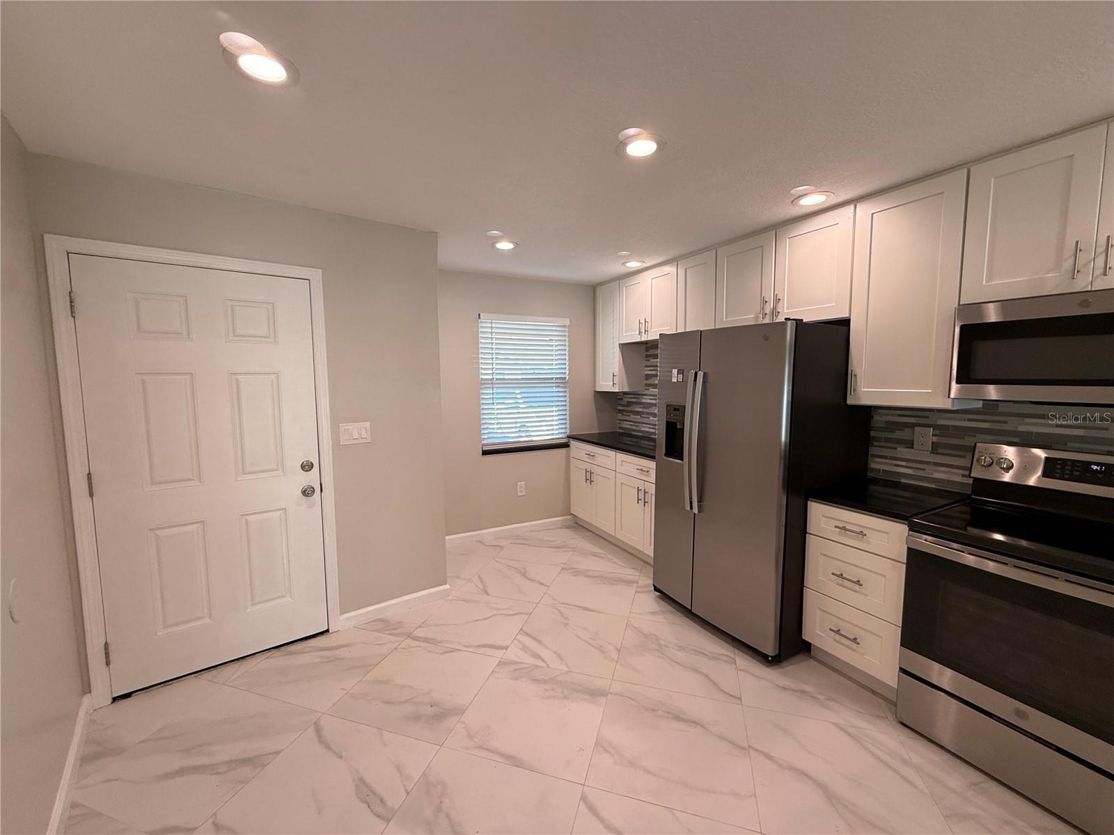 HIDDEN LAKE VILLAS - Residential Lease